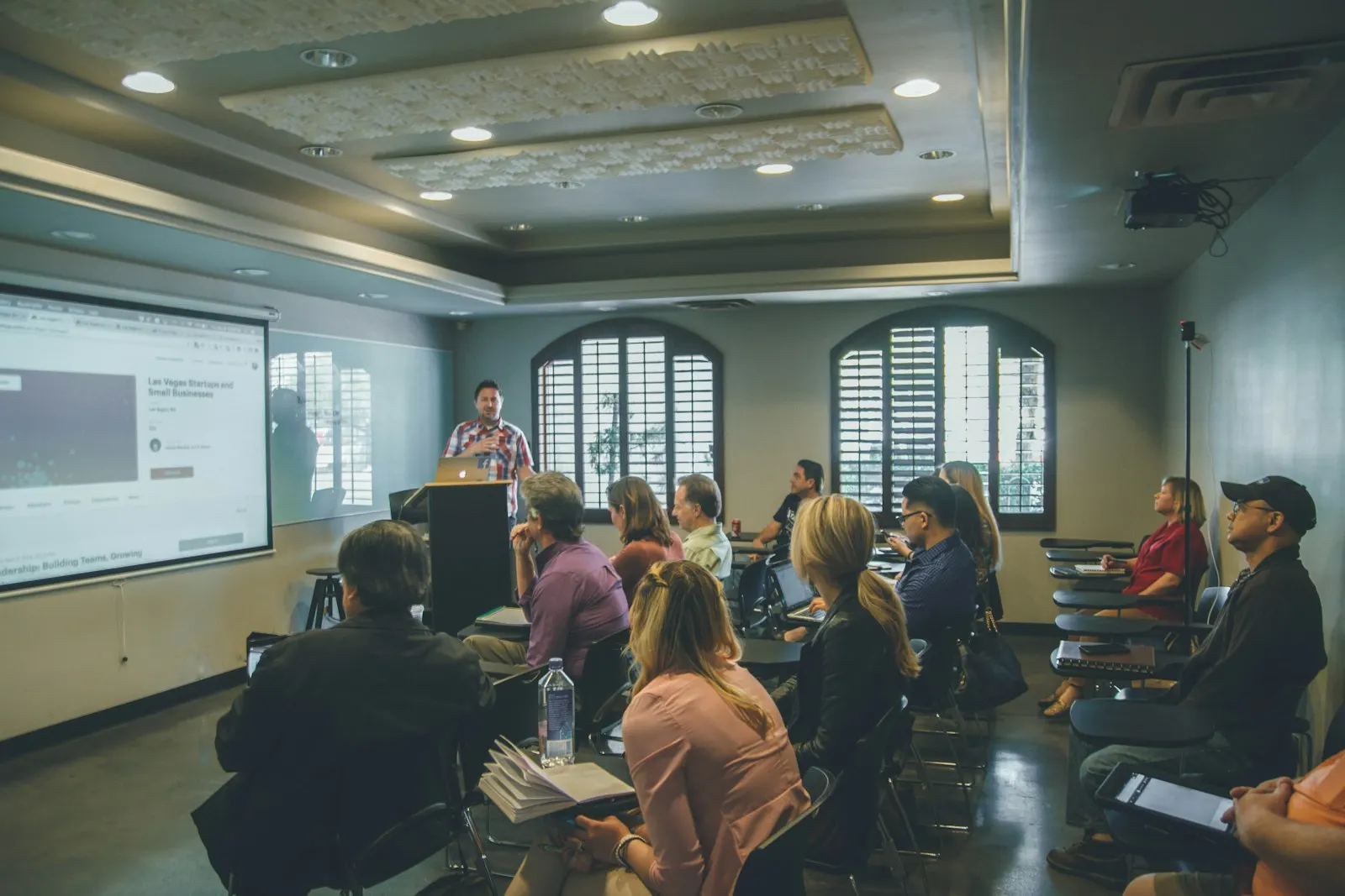 Illustratieve foto: een opleidingssessie in een zaal